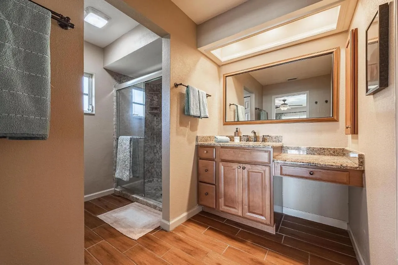 Heated Pool, Beautiful Sunsets - Made In Heaven - Roelens Vacations Holiday home Cape Coral