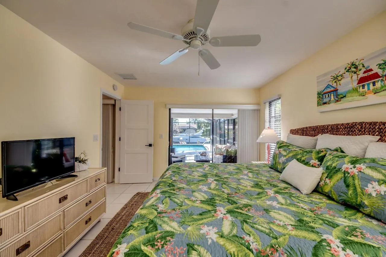 The Steak Out Gulf Access - Sleeps 14! Roelens Vacations
