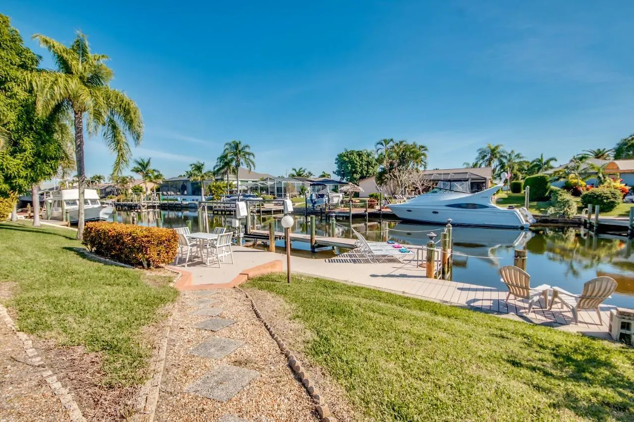The Steak Out Gulf Access - Sleeps 14! Roelens Vacations Holiday home