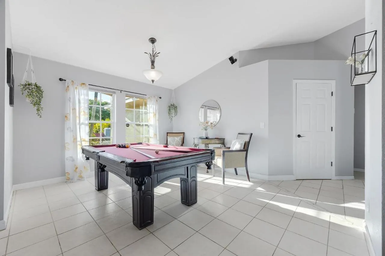 Heated Pool, Beautiful Sunsets - Made In Heaven - Roelens Vacations Holiday home *