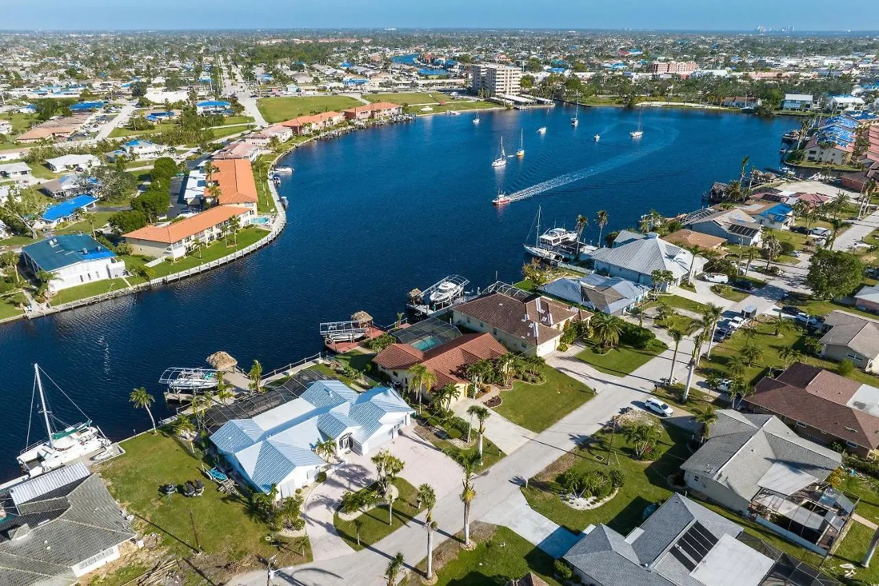 Pool, Gulf Access, Beautiful Views Of Bimini Basin, Dock With Tiki Hut - Bimini Basin Holiday home