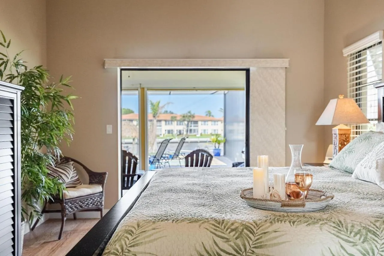 Holiday home Pool, Gulf Access, Beautiful Views Of Bimini Basin, Dock With Tiki Hut - Bimini Basin Cape Coral