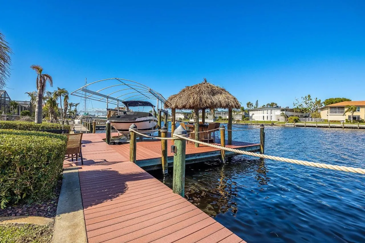 Holiday home Pool, Gulf Access, Beautiful Views Of Bimini Basin, Dock With Tiki Hut - Bimini Basin *