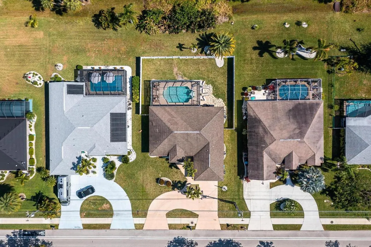 Gorgeous Heated Pool - Palm Tree - Roelens Vacations Cape Coral