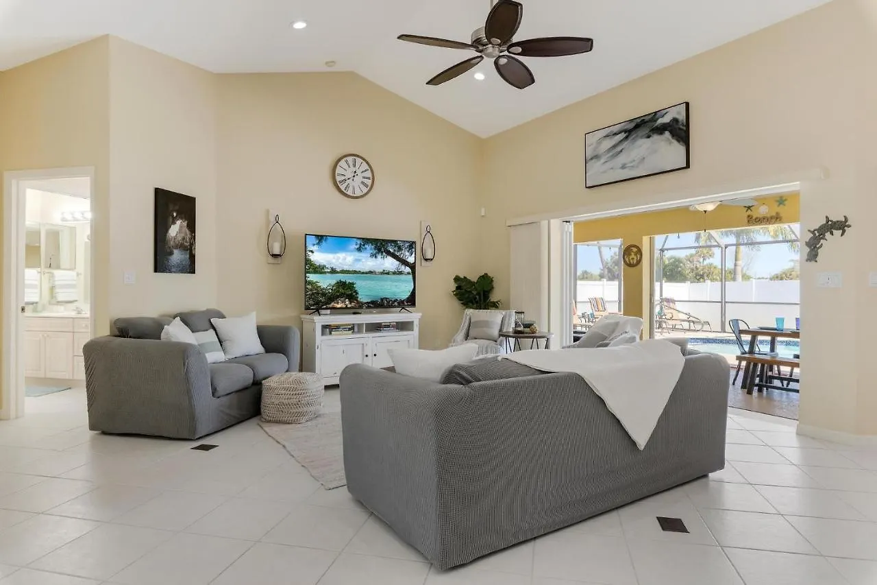 Holiday home Gorgeous Heated Pool - Palm Tree - Roelens Vacations Cape Coral