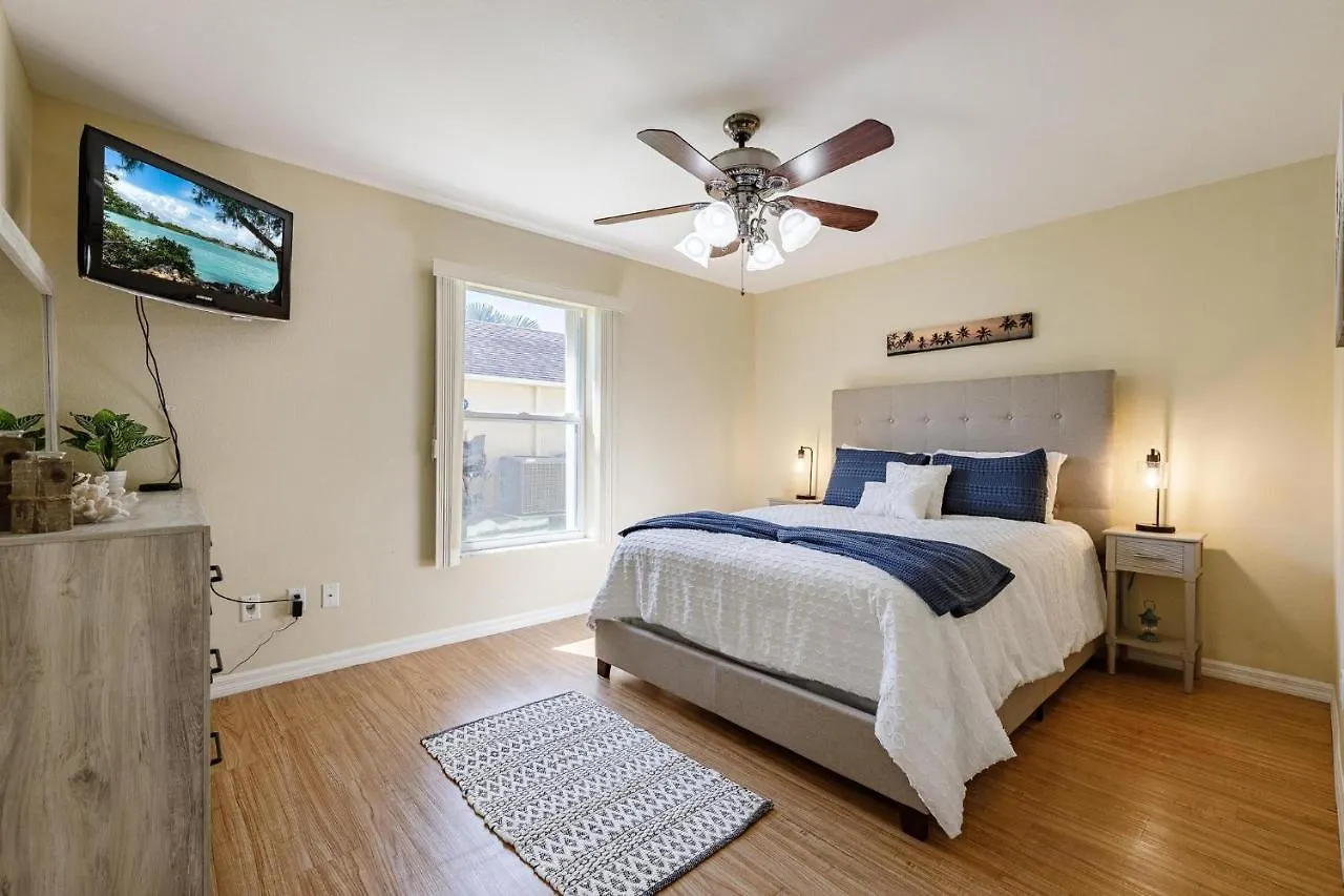 Holiday home Gorgeous Heated Pool - Palm Tree - Roelens Vacations Cape Coral