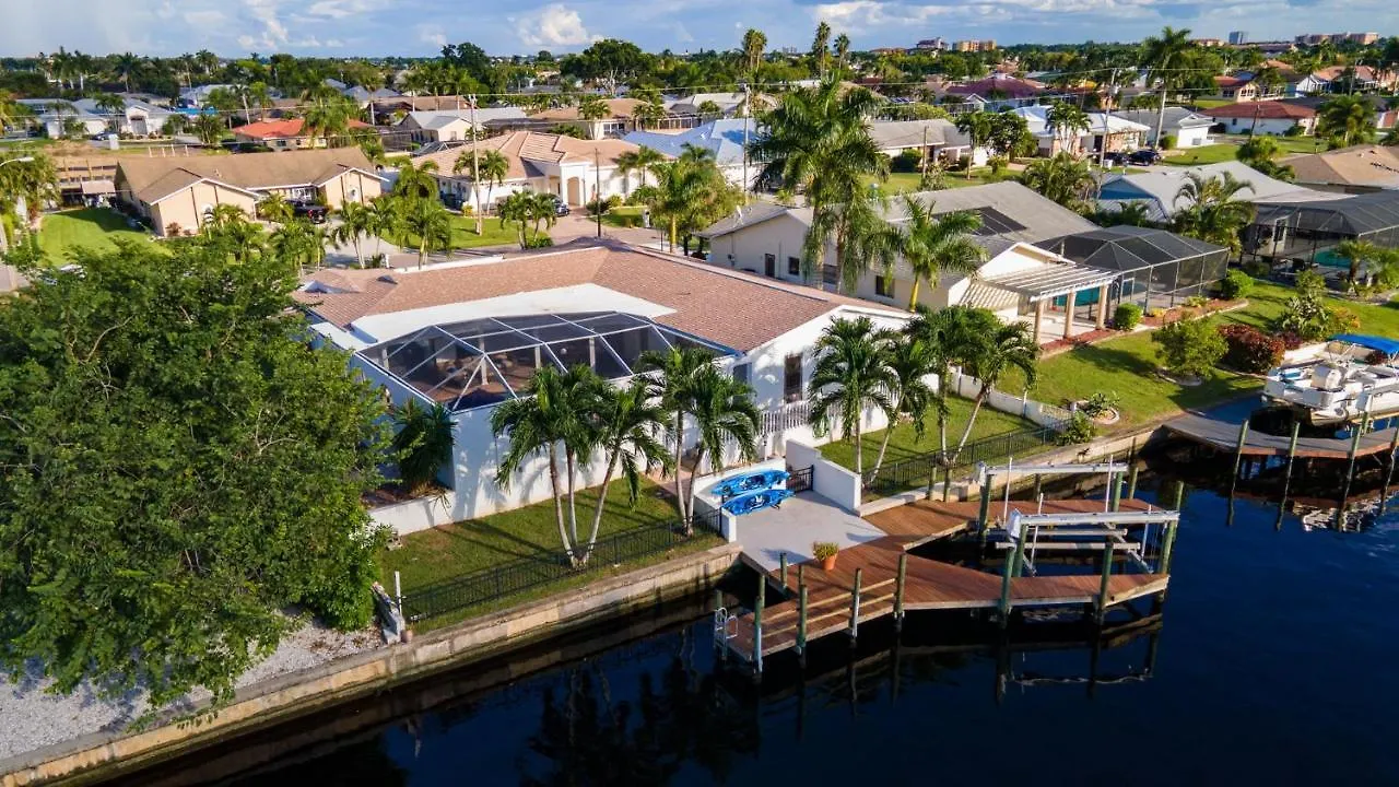 Private Pool With Direct Gulf Access, Kayaks, & Pool Table Carpe Diem Roelens Cape Coral