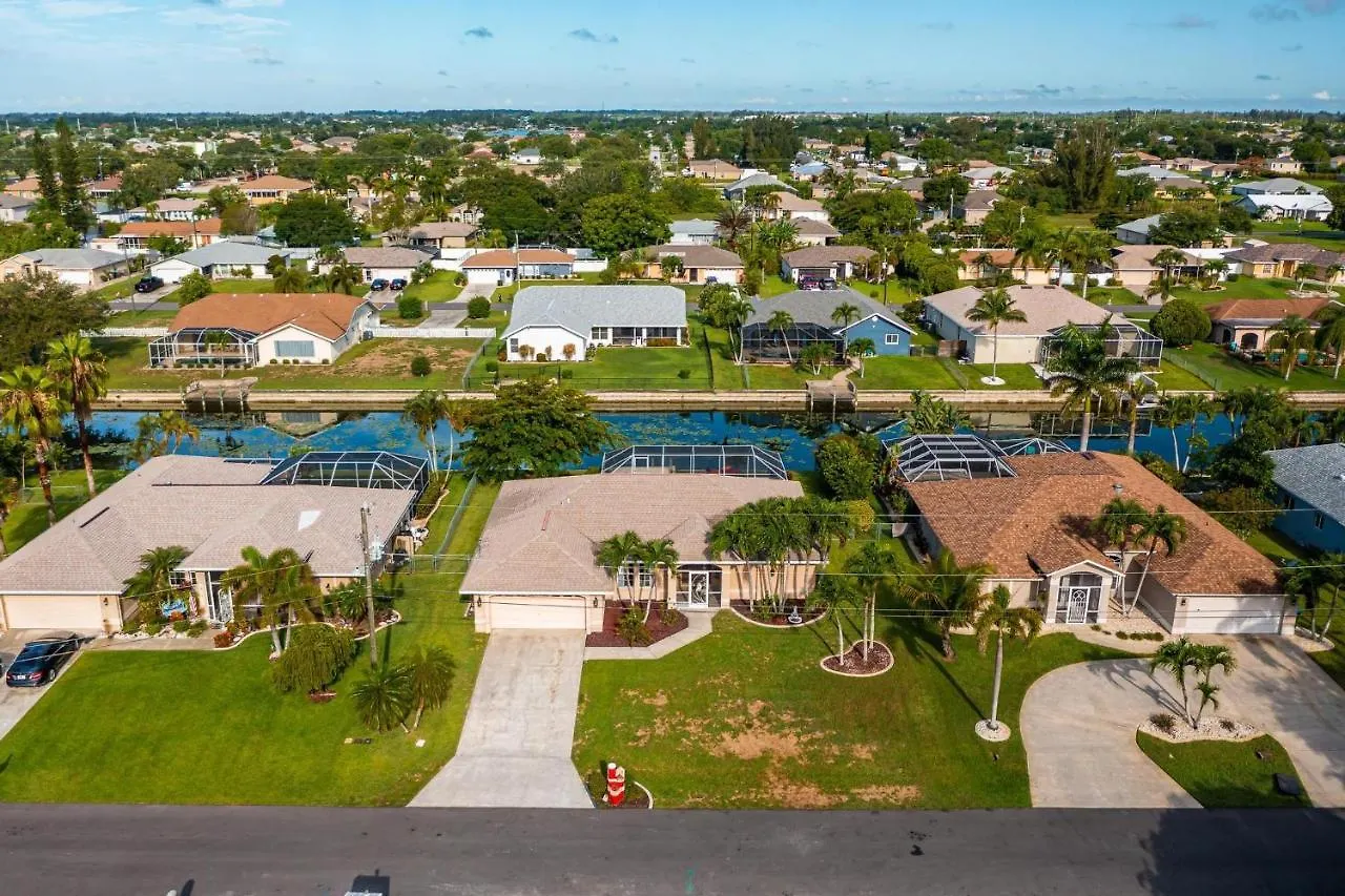 Holiday home Heated Pool, Beautiful Sunsets - Made In Heaven - Roelens Vacations Cape Coral