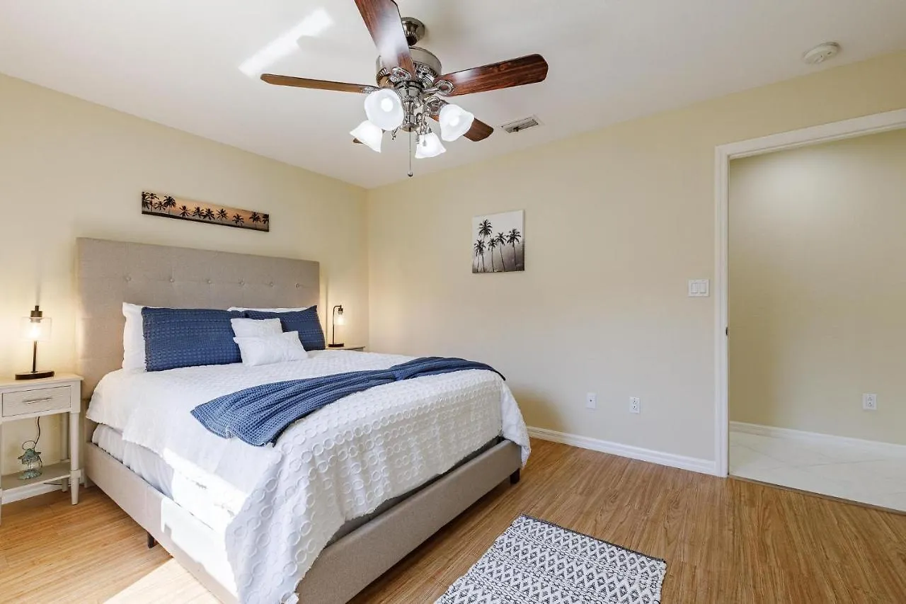 Gorgeous Heated Pool - Palm Tree - Roelens Vacations Holiday home Cape Coral