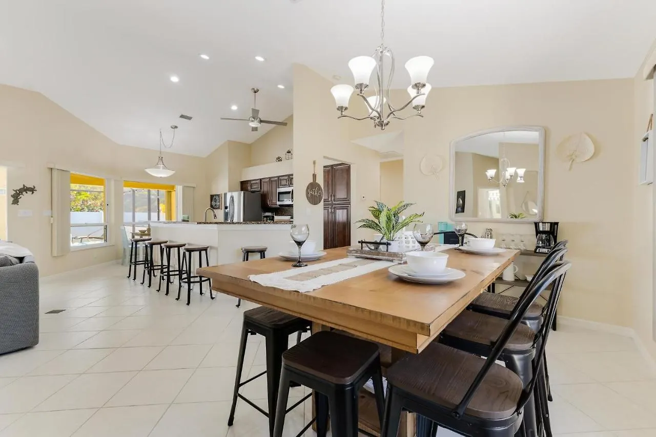 Holiday home Gorgeous Heated Pool - Palm Tree - Roelens Vacations *