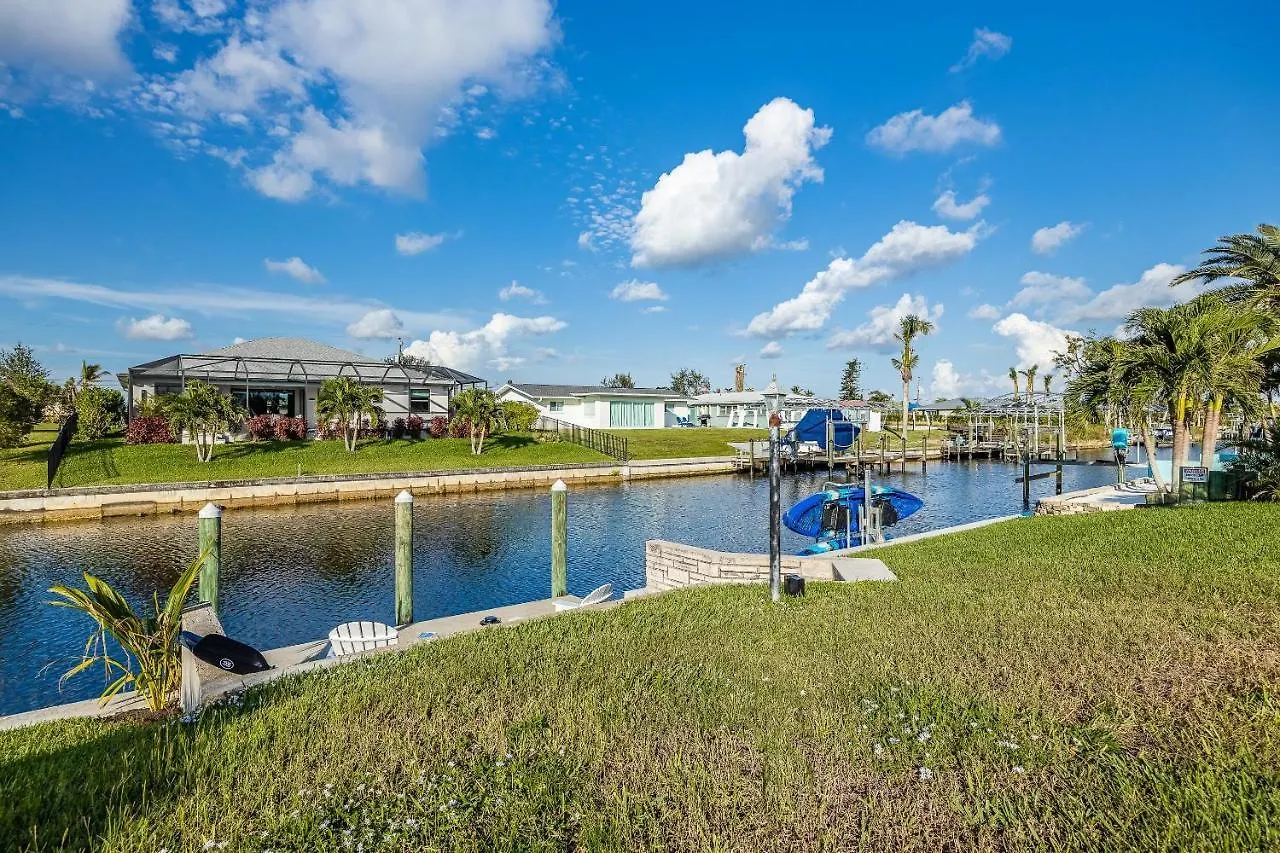 Holiday home Doc Life - Roelens Vacations - Beautiful 3 Bedroom, 2 Bath Pool On A Gulf Access Canal