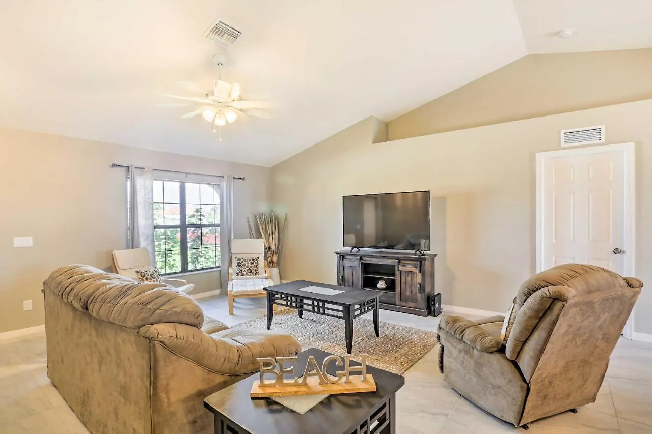 Holiday home House With Private Screened Pool! *