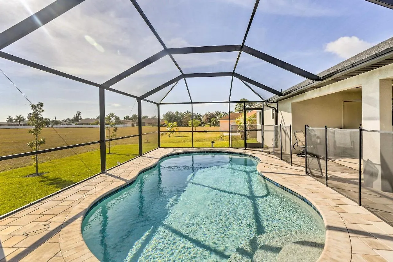 House With Private Screened Pool! *