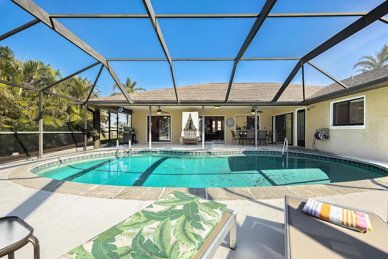 Gulf Access, Sleeps 14 - Calusa Paradise Holiday home
