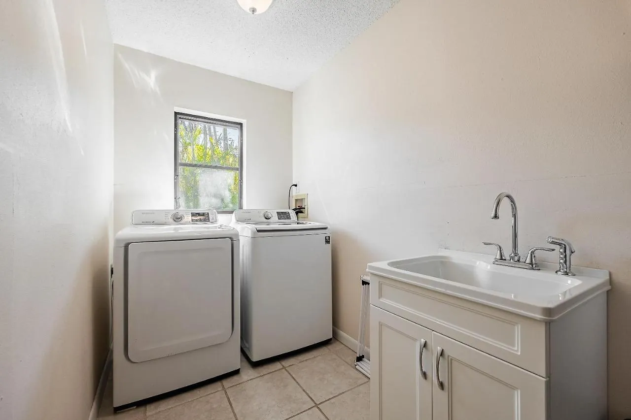 Gulf Access, Sleeps 14 - Calusa Paradise Holiday home *