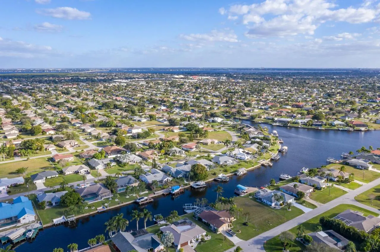 Gulf Access, Sleeps 14 - Calusa Paradise