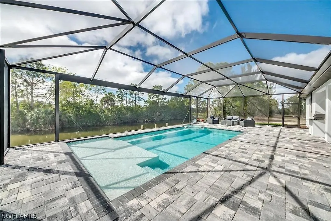 Heated Pool, Canal Views, Sleeps 8 - Sip N' Sea * Cape Coral