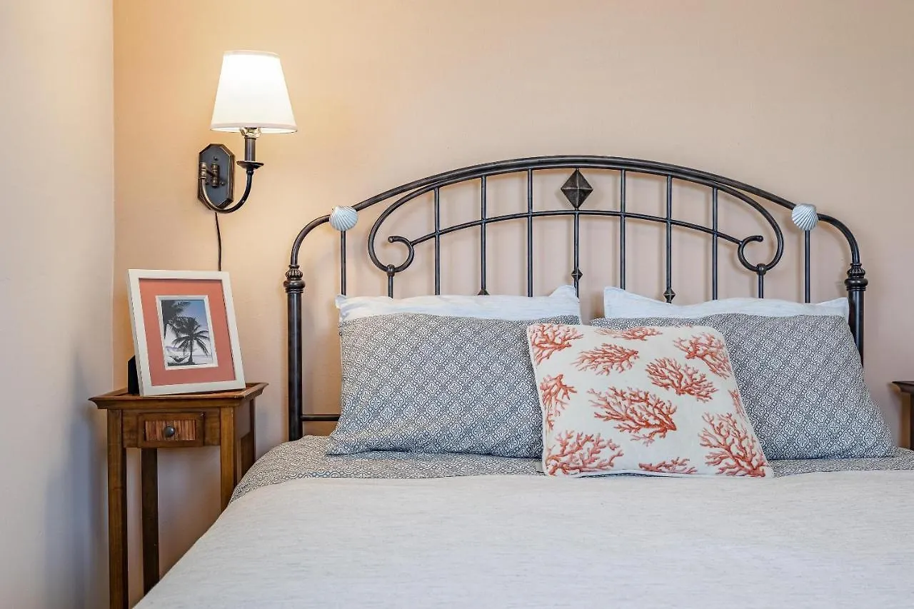 Gulf Access, Sleeps 14 - Calusa Paradise *