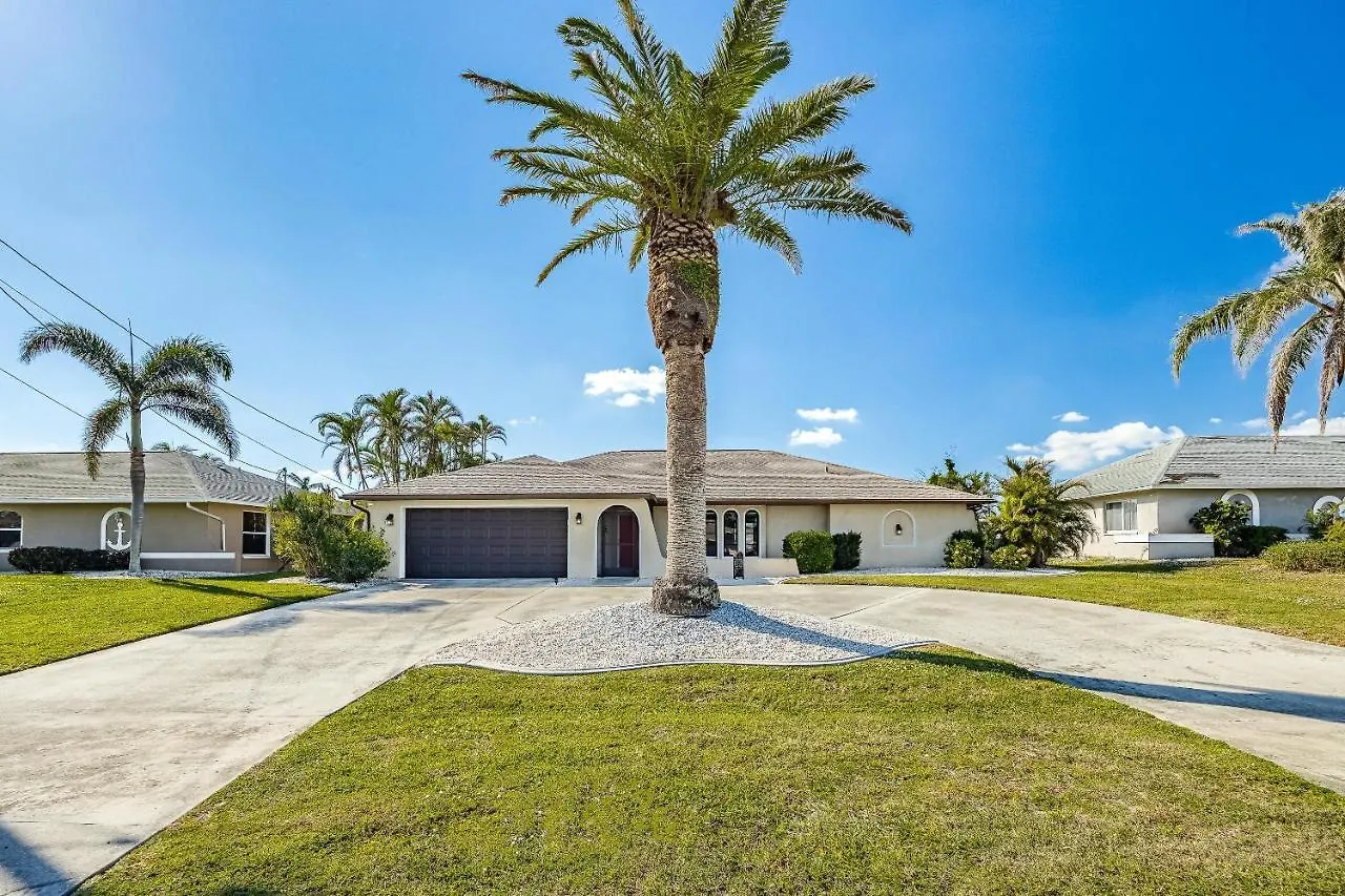 Gulf Access, Sleeps 14 - Calusa Paradise *