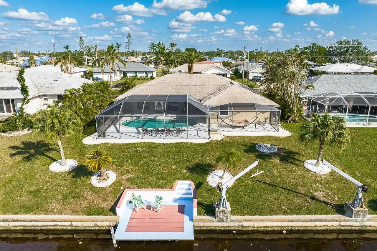 Gulf Access, Sleeps 14 - Calusa Paradise Holiday home