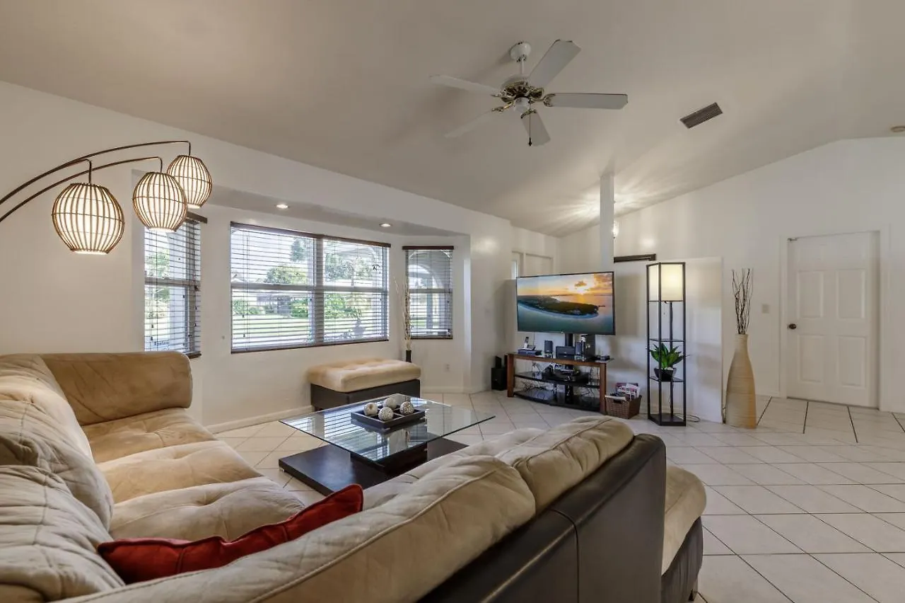 Gulf Access, Sleeps 14 - Calusa Paradise Cape Coral