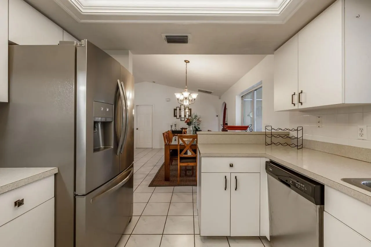 Gulf Access, Sleeps 14 - Calusa Paradise