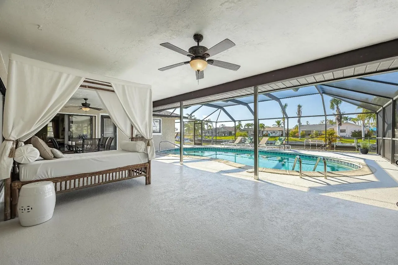 Gulf Access, Sleeps 14 - Calusa Paradise Holiday home