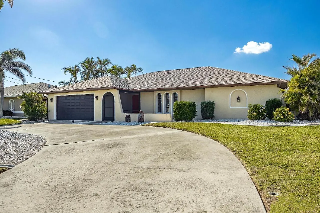 Gulf Access, Sleeps 14 - Calusa Paradise Holiday home
