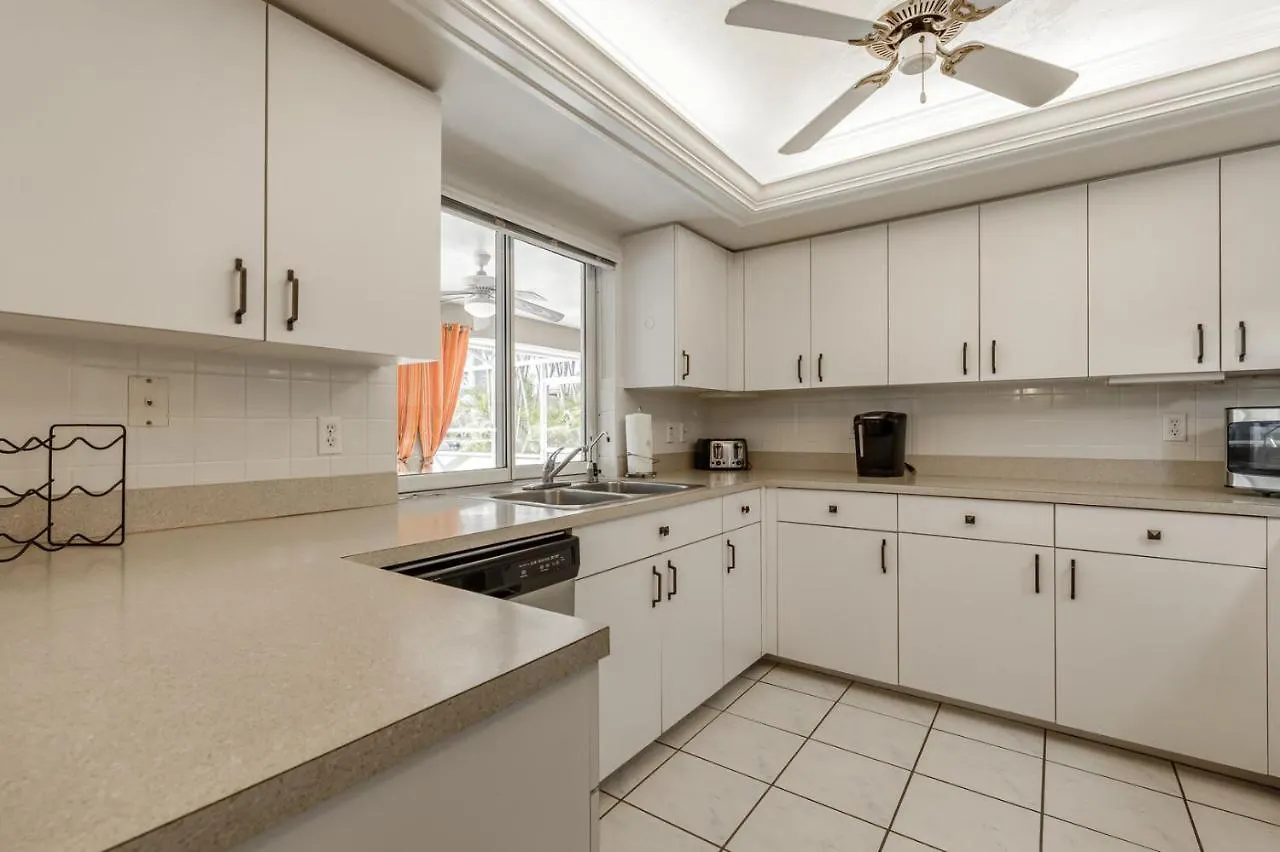 Gulf Access, Sleeps 14 - Calusa Paradise *