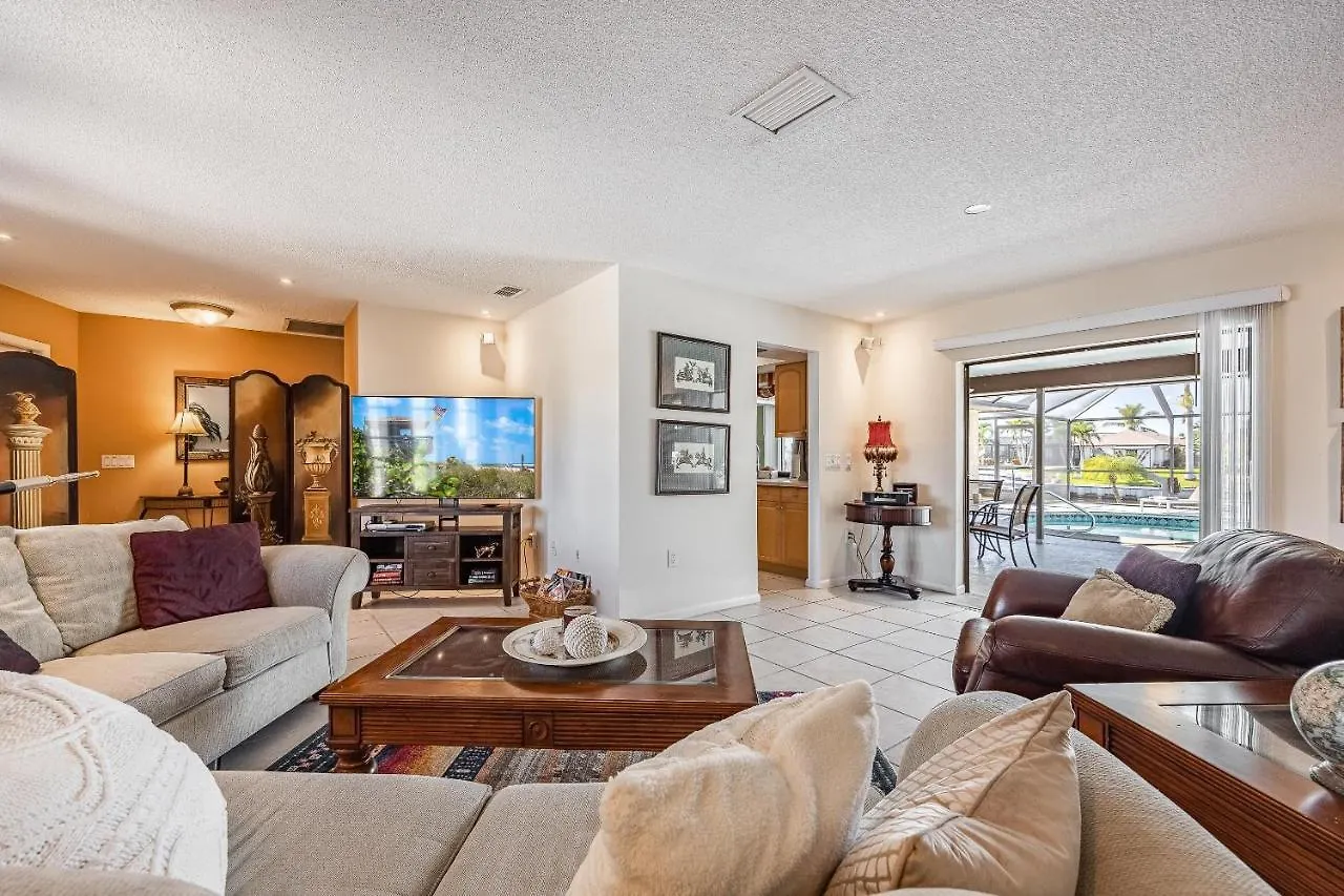 Gulf Access, Sleeps 14 - Calusa Paradise *