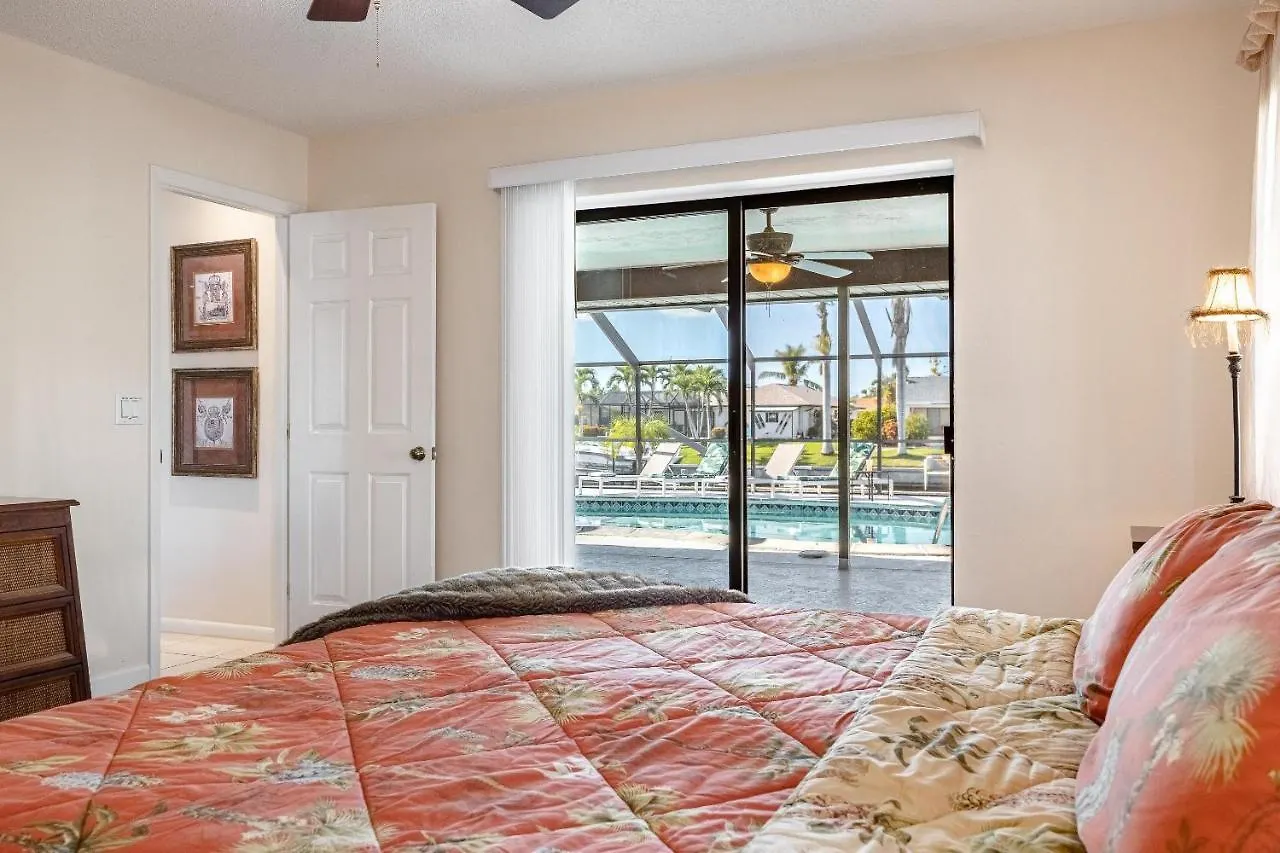 Gulf Access, Sleeps 14 - Calusa Paradise * Cape Coral