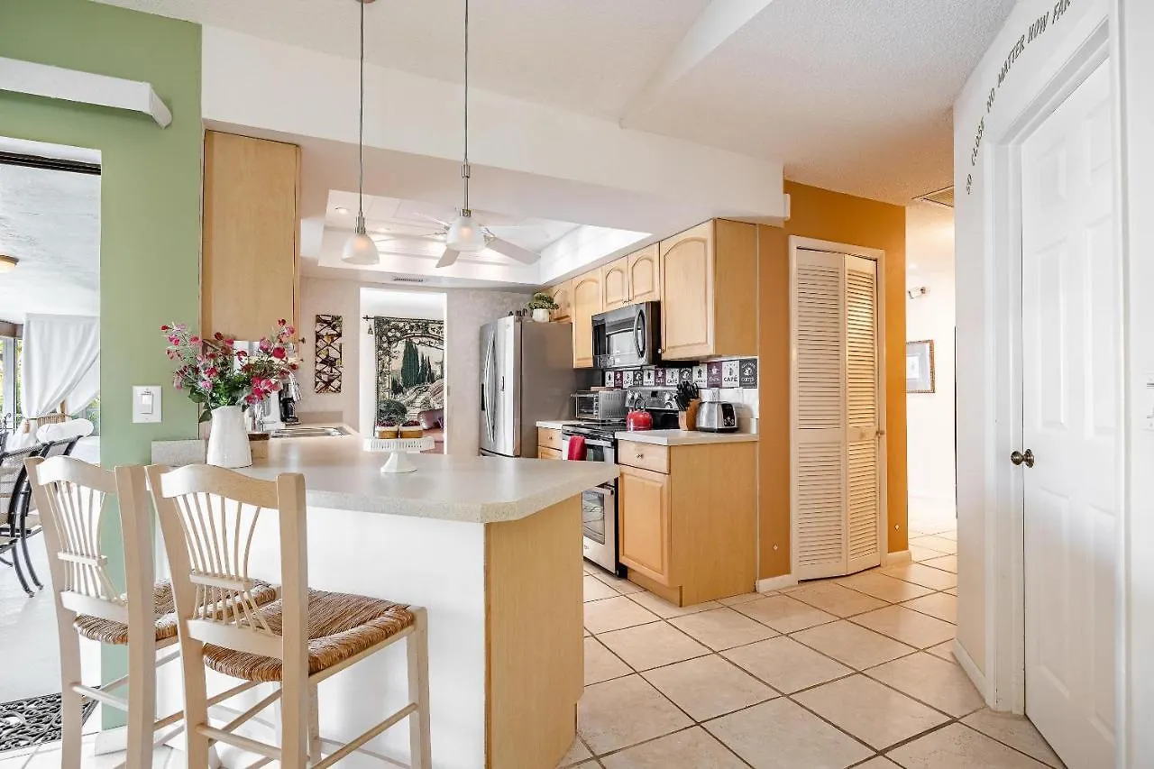 Gulf Access, Sleeps 14 - Calusa Paradise Holiday home *