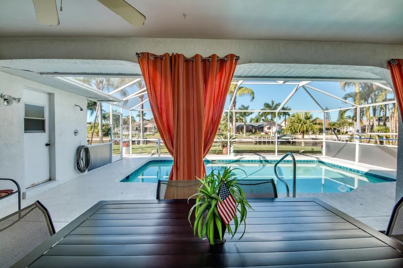 Gulf Access, Sleeps 14 - Calusa Paradise *
