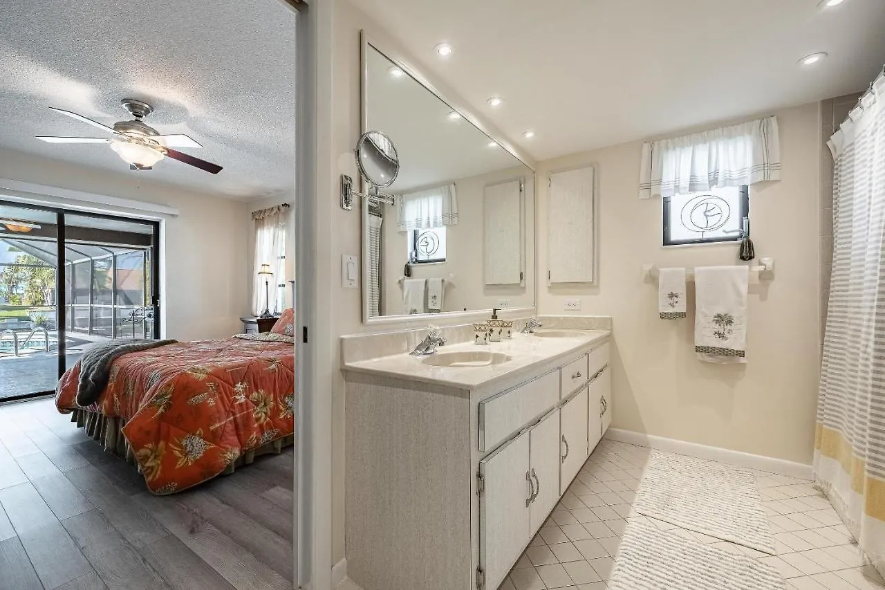 Gulf Access, Sleeps 14 - Calusa Paradise Holiday home Cape Coral