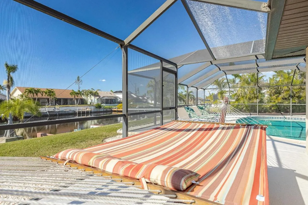 Gulf Access, Sleeps 14 - Calusa Paradise Holiday home Cape Coral