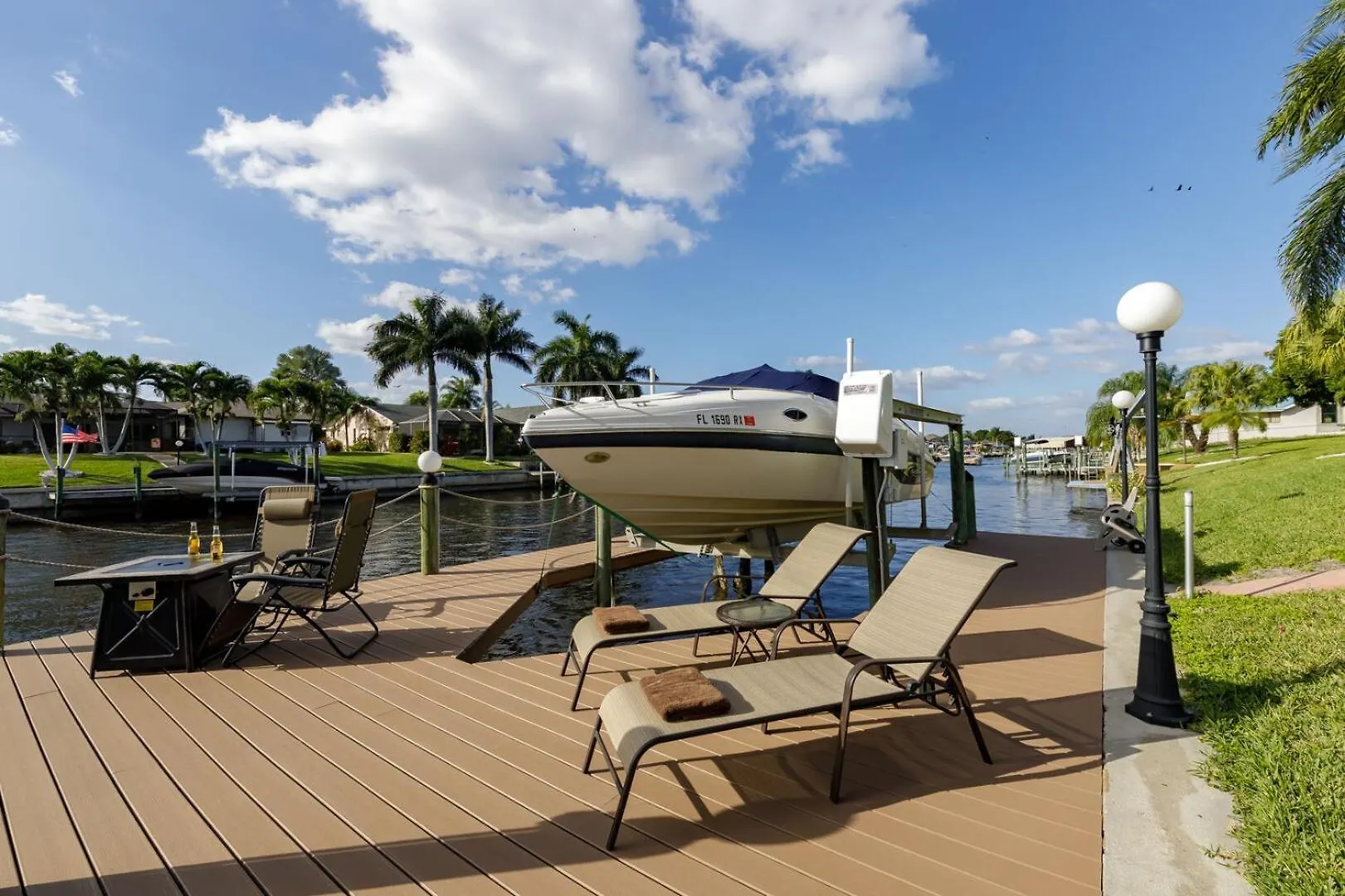 Gulf Access, Sleeps 14 - Calusa Paradise *