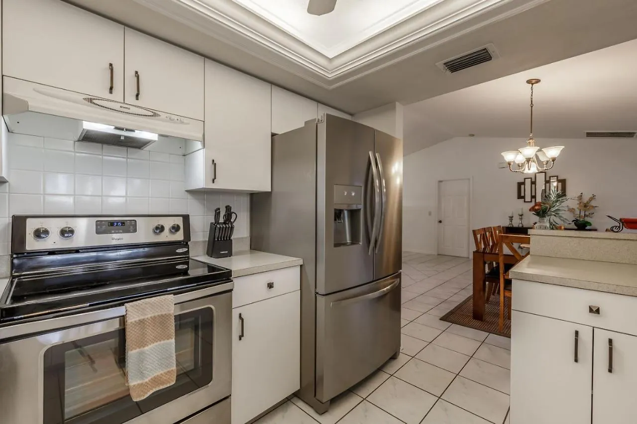 Gulf Access, Sleeps 14 - Calusa Paradise