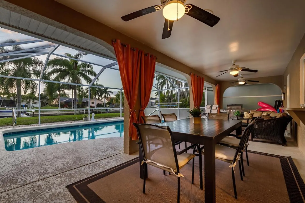 Gulf Access, Sleeps 14 - Calusa Paradise Holiday home *