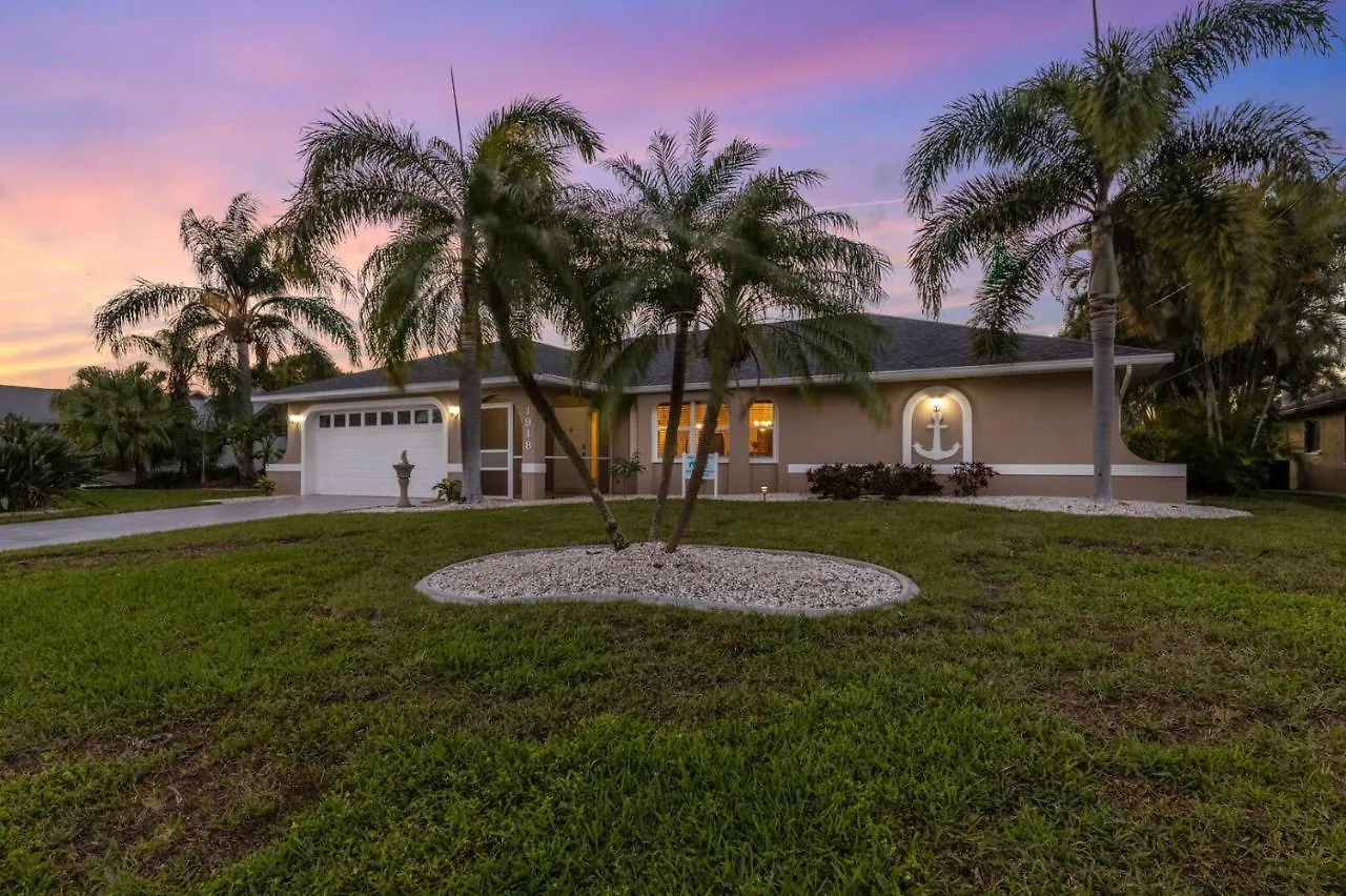 Gulf Access, Sleeps 14 - Calusa Paradise Holiday home Cape Coral