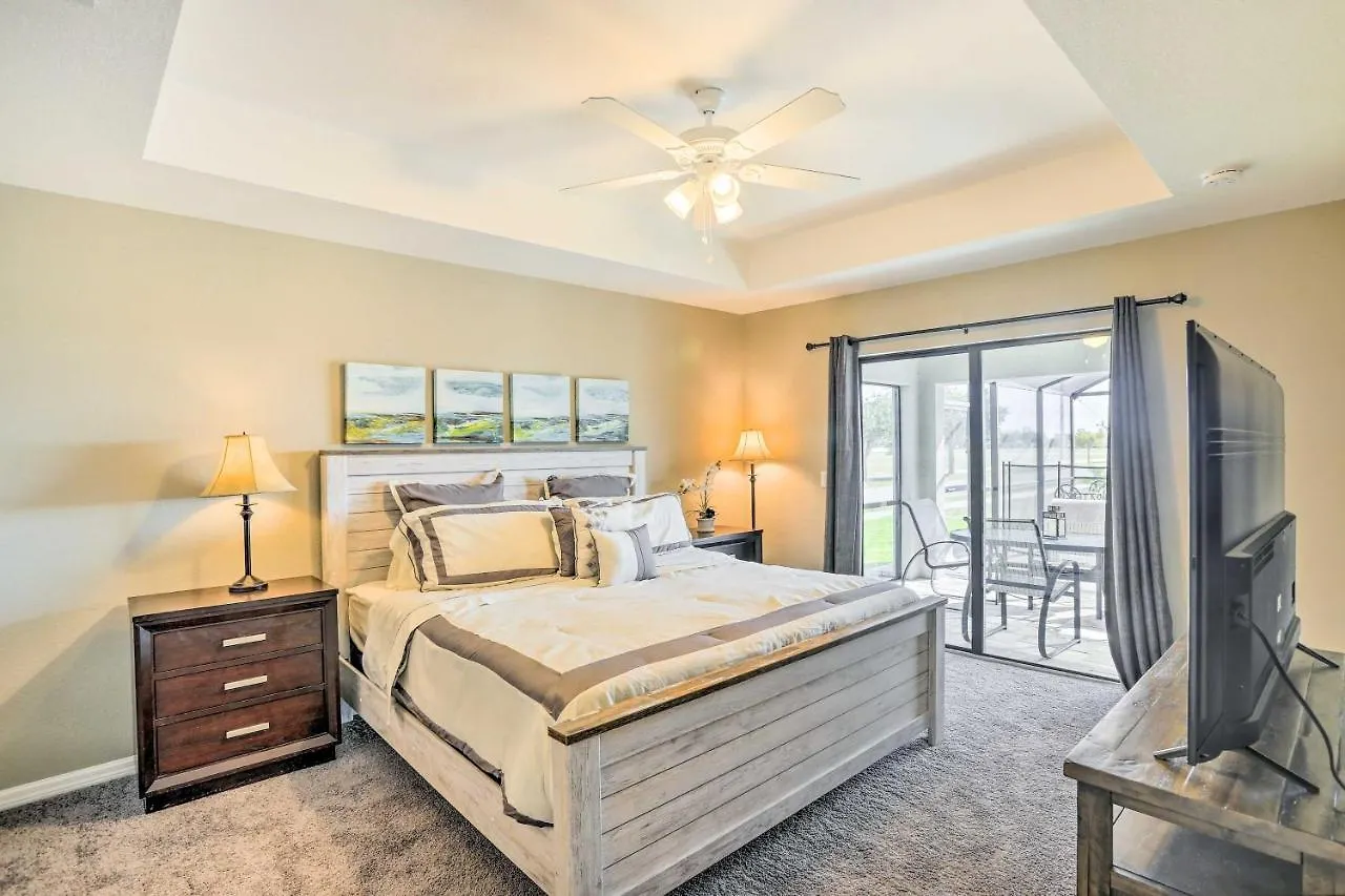 House With Private Screened Pool! Holiday home Cape Coral