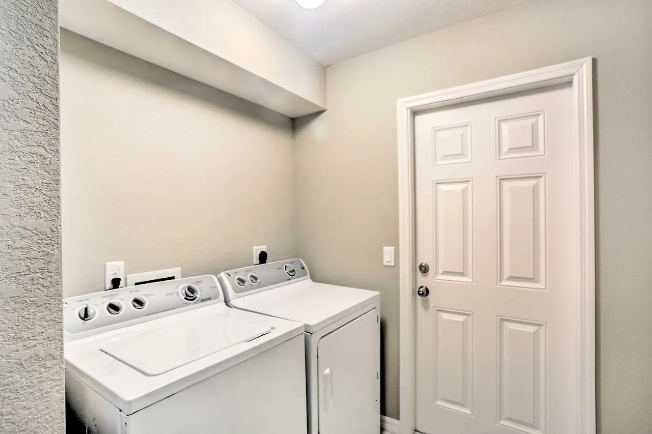 House With Private Screened Pool! Holiday home Cape Coral