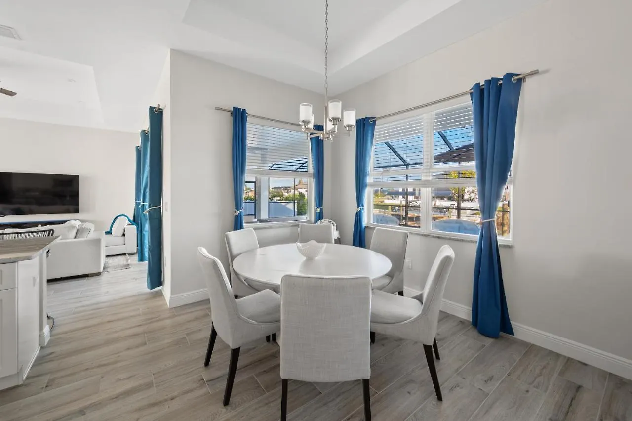 Heated Pool With King Bed - Gulf Access - Game Holiday home Cape Coral