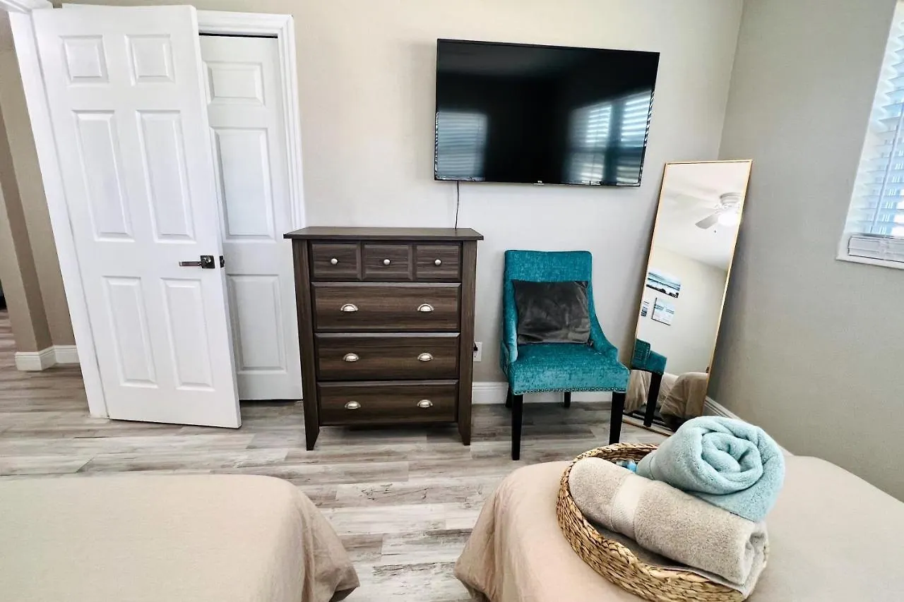 Villa Casa Azul 2bd Private Duplex Near Downtown Cc Cape Coral