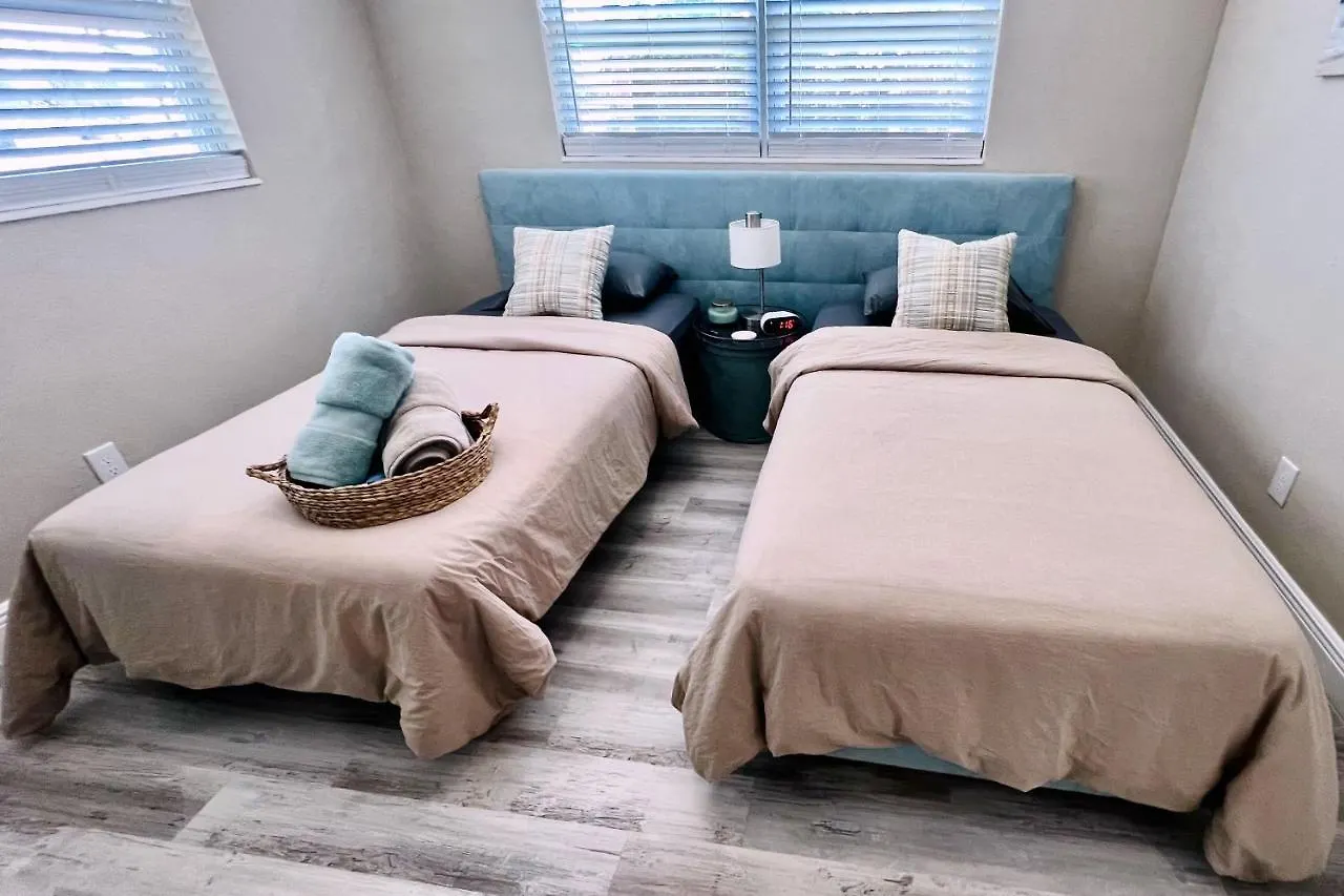 Casa Azul 2bd Private Duplex Near Downtown Cc * Cape Coral