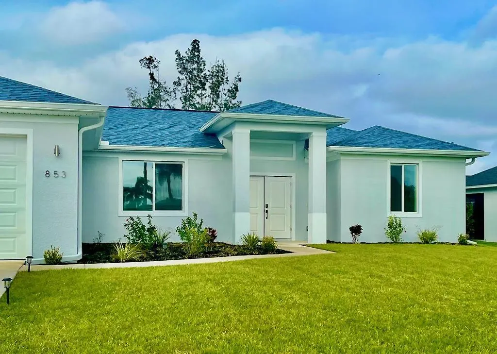 New House With Canal View In Cape Coral