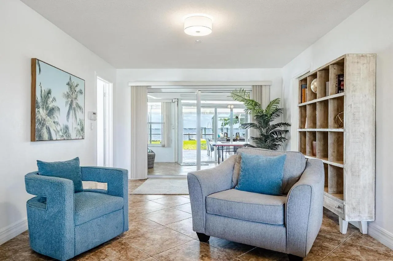 Heated Pool, Ping Pong Table, Sleeps 10 - Sunset Riverhouse Holiday home