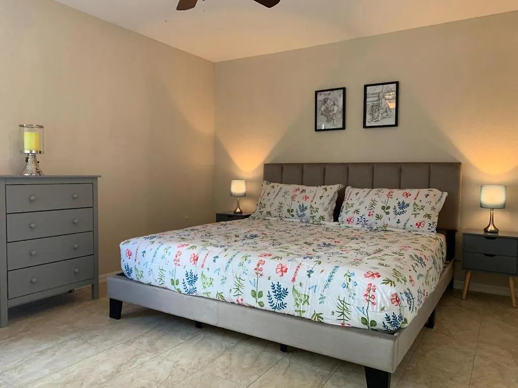 On The Canal With Private Pool! * Cape Coral