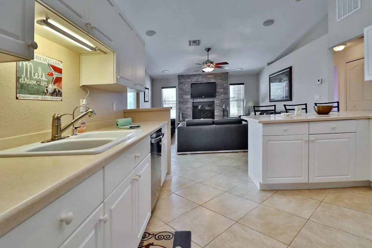 On The Canal With Private Pool! Holiday home Cape Coral