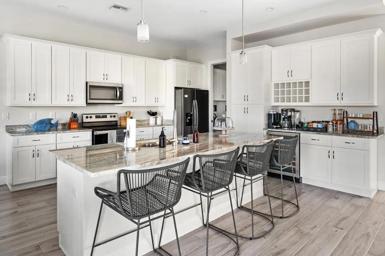 Heated Pool With King Bed - Gulf Access - Game Cape Coral