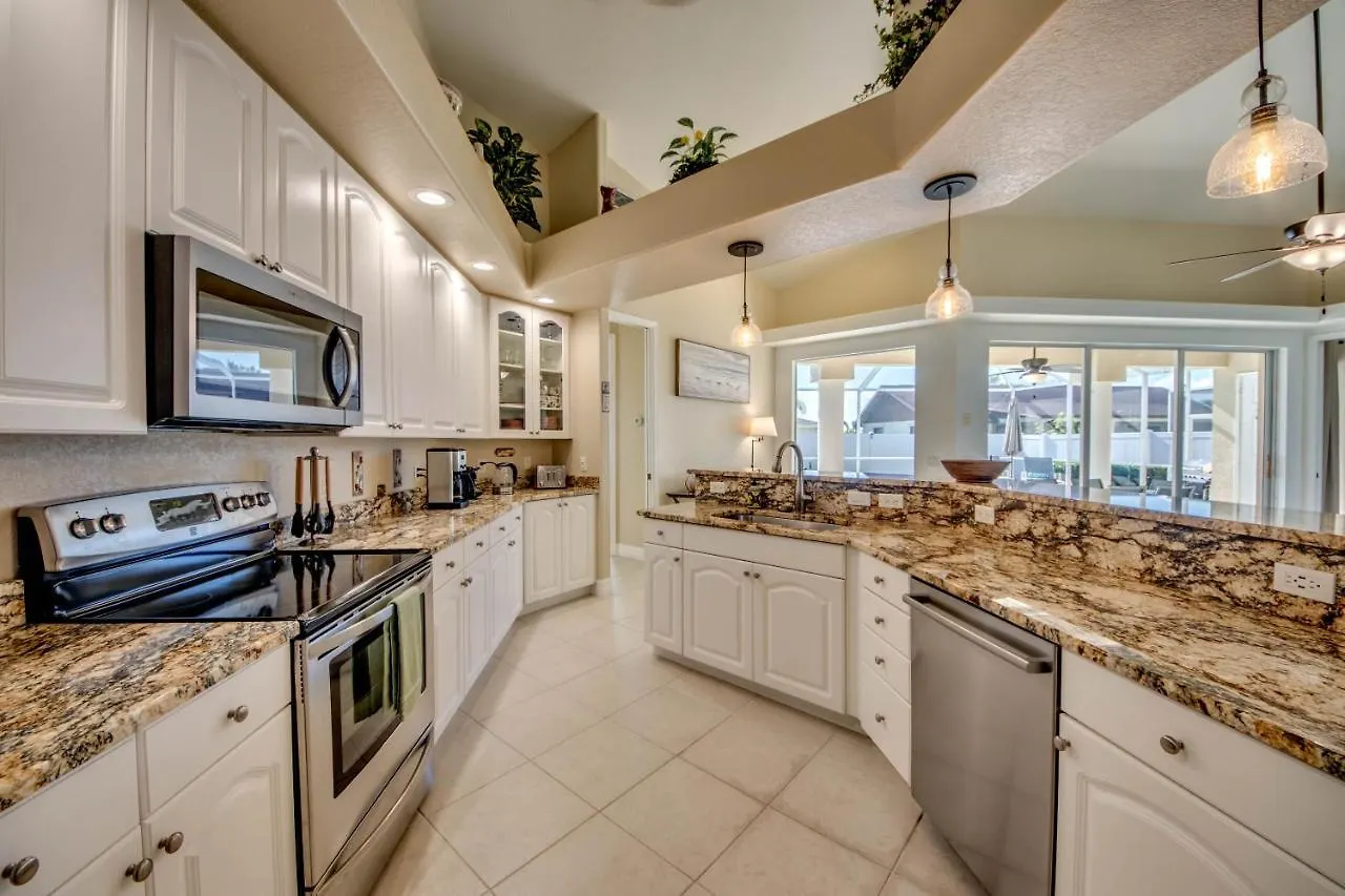 Villa-haze, Lots Of Privacy, Solar & Electric Heated Pool And Villa Cape Coral